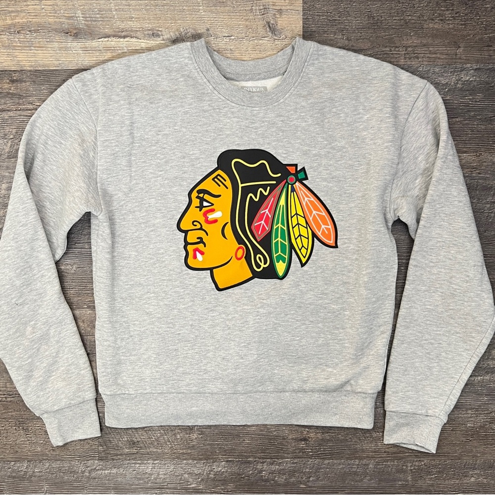 Antigua Chicago Blackhawks gray sweatshirt size medium M B140